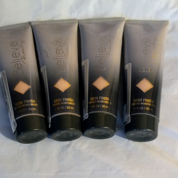 BELIEVE BEAUTY SKIN FINISH TINTED MOISTURIZER 1 FL OZ/30 ML COLOR PORCELAIN (4) - Picture 3 of 4